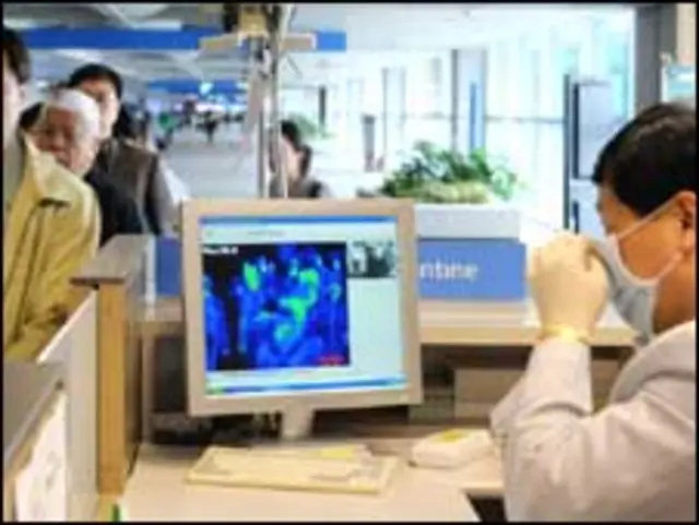 دنیا بھر میں حکومتیں 'سوائن فلو‘ کی وباء کے پھیلاؤ کو روکنے کے لیے اقدامات کر رہی ہیں