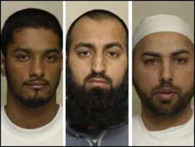 Waheed Ali, Sadeer Saleem e Mohammed Shakil