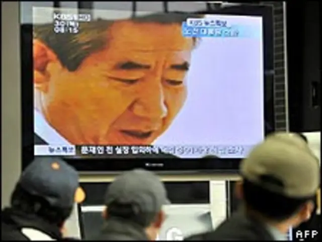 Cựu Tổng thống Roh Moo-hyun xin lỗi trên truyền hình