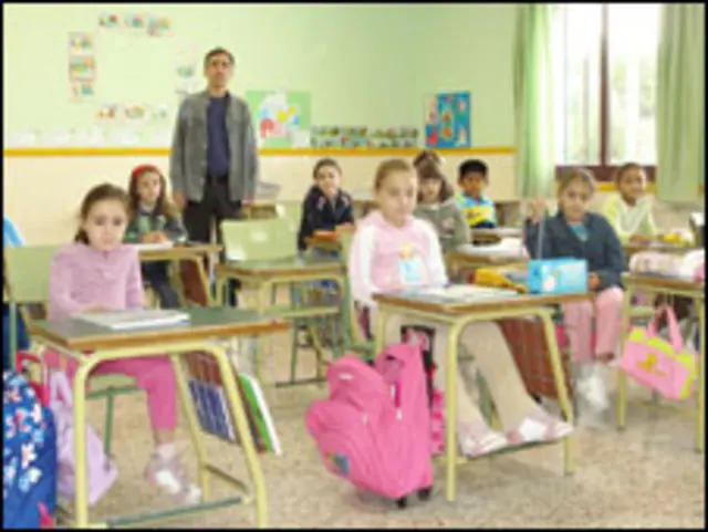 Crianças em escola de Lorcha (Foto: Divulgação)