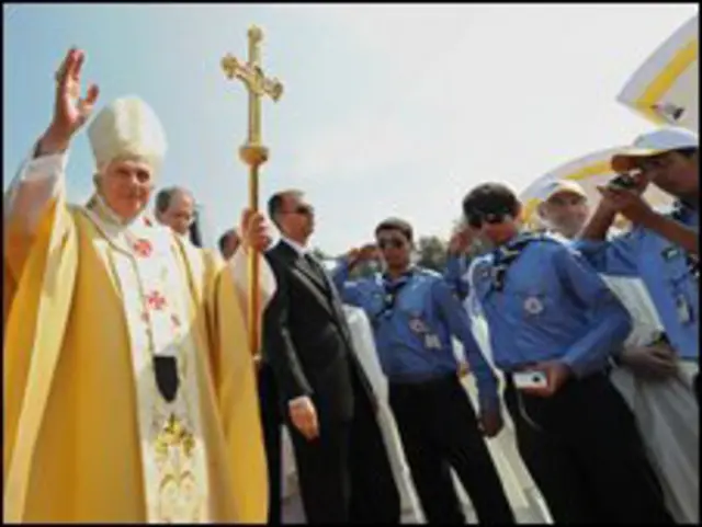 papa em missa campal na Jordânia