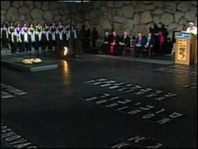 پاپ در بنای یاد واشم