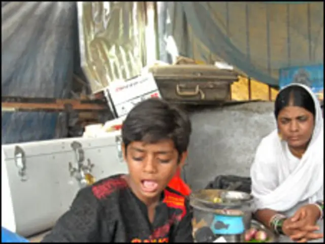 اس سے قبل سلم ڈاگ ملئینر فلم کے اداکار اظہرالدین کا گھر منہدم کیا گیا تھا۔ 