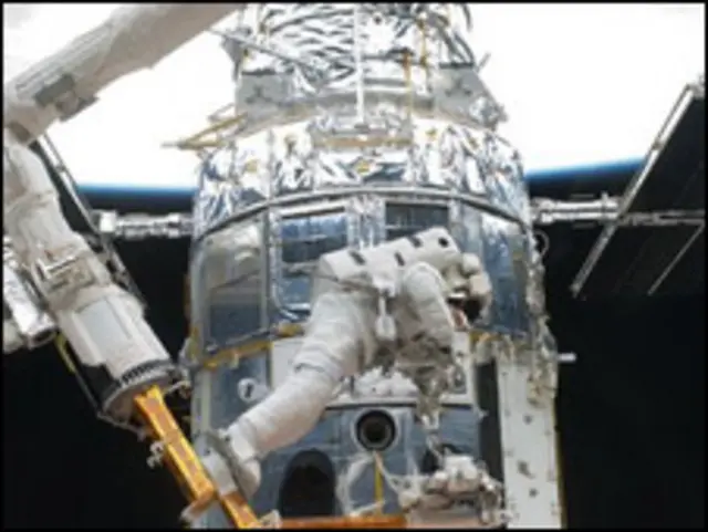 Выход астронавтов в открытый космос