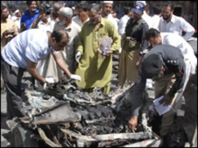 ایک مسافر گاڑی ریموٹ کنٹرول بم دھماکے کی زد میں آئی