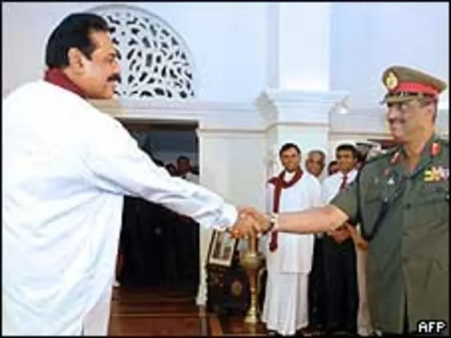 صدر مہندا راجہ پاکسا اور جنرل فونسیکا