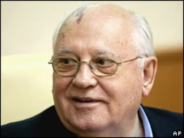 Михаил Горбачев улыбается (21 мая 2009 года)