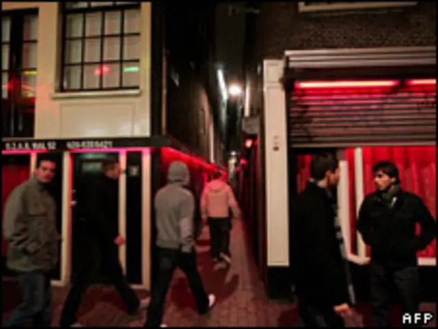 Женщины оказались во многих городах Европы