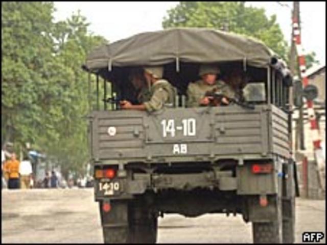 Машина с узбекскими солдатами в 20 км от Андижана (архивное фото событий 2005 года)