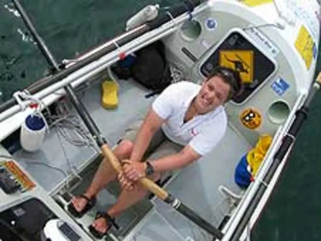 नौकायन आमतौर पर सामूहिक खेल है