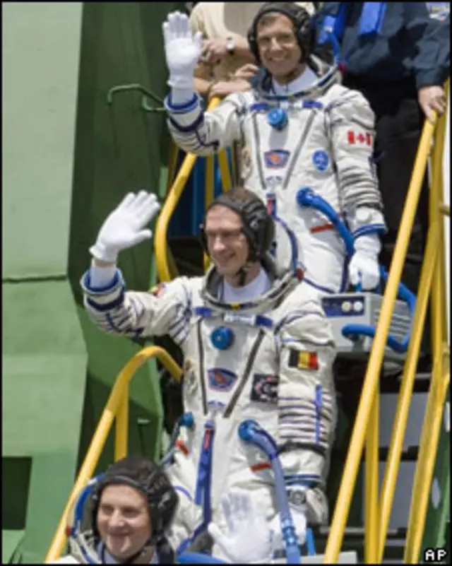 Сверху вниз: Роберт Тирск, Фрэнк де Винн и Роман Романенко