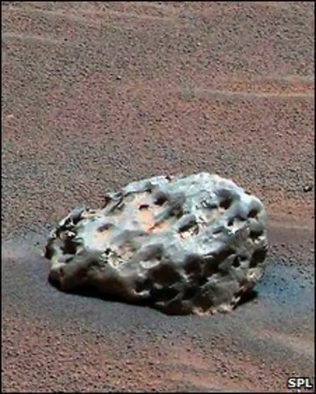 شهاب سنگی بر سطح مریخ