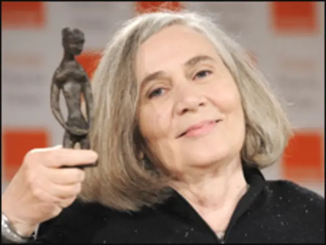 میریلِن رابنسن کو یہ ایوارڈ ان کے تیسرے ناول ’ہوم‘ پر دیا گیا۔