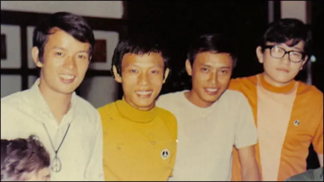 Ban nhạc The Strawberry Four ( từ tái sang phải Đức Huy, Tùng Giang (c), Tuấn Ngọc và Billy Shane(c) thập niên 1970  