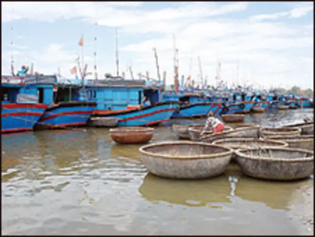 Ngư dân Việt Nam đang lo sợ ra biển vì lệnh cấm đánh cá của Trung Quốc