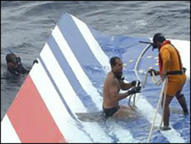 Tìm máy bay rớt trong Đại Tây Dương