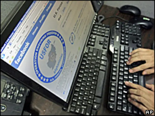 Страница вооруженных сил США в социальной сети Facebook