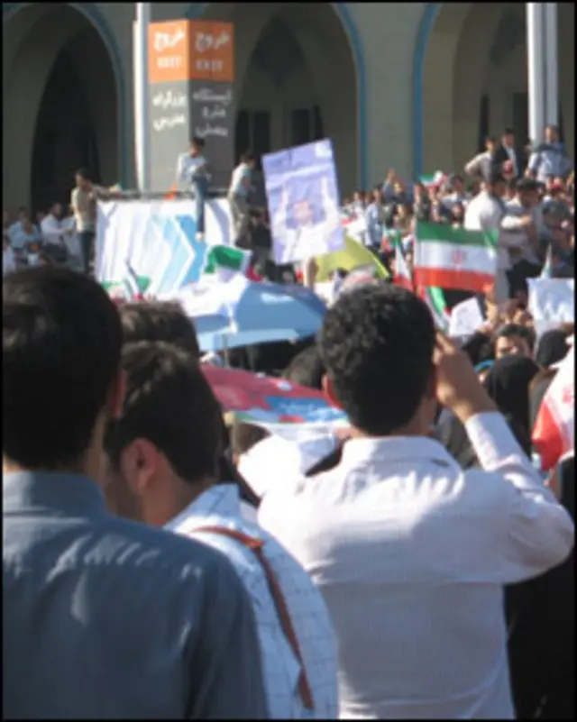 انتخابی سلسلے میں بڑی بڑی ریلیاں نکالی جا رہی ہیں