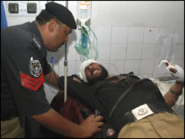 زخمی پولیس اہلکار