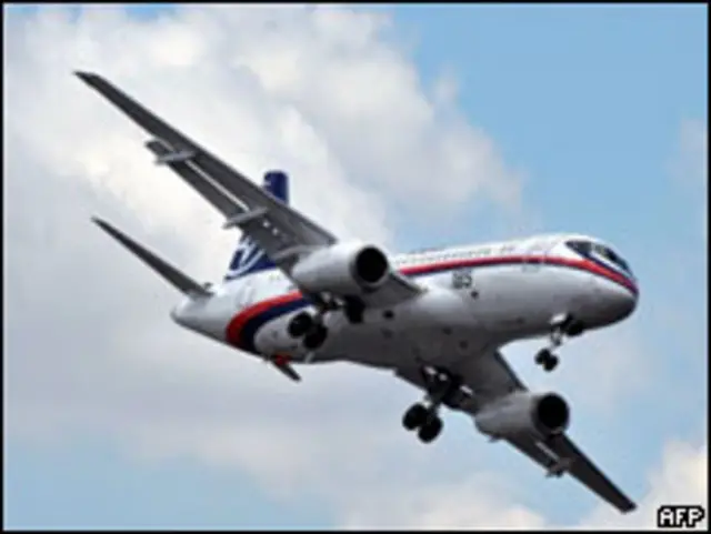 "Сухой Суперджет-100" во время пробного полета в Ле Бурже 11 июня 2009 г.