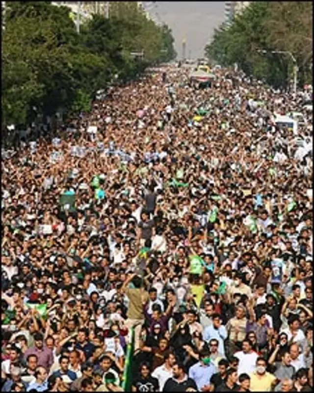 موسوی کے حامی ایرانی مظاہرین