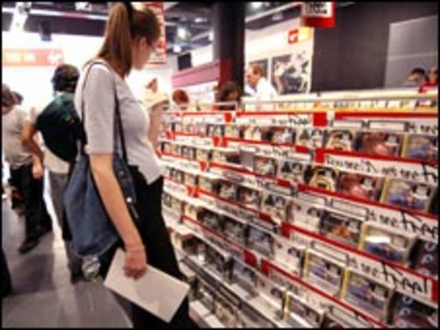 Adiós a los CD de música, la cadena de tiendas más grande de EEUU deja de  venderlos