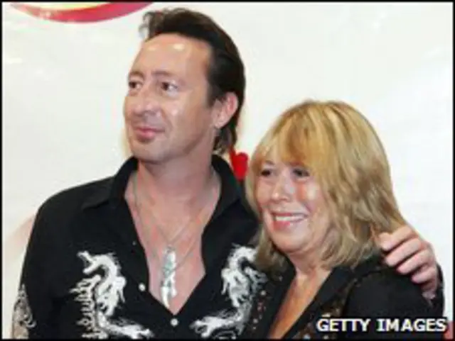 Cynthia và Julian Lennon