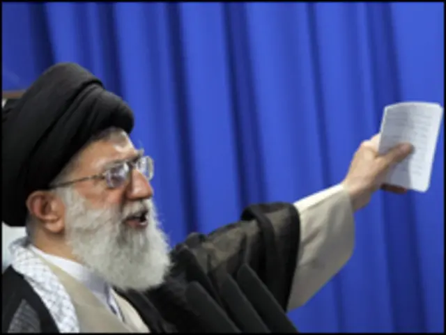 آیت اللہ خامنہ ای نے تہران یونیورسٹی میں نماز جمعہ کے بعد خطبہ دیا