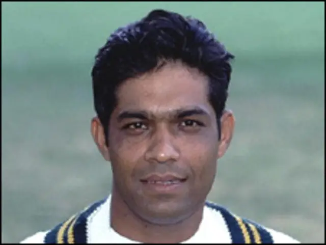 راشد لطيف له ١٩٩٢ نه واخله تر ٢٠٠٤ کلونو په ترڅ کې ٣٧ پنځه ورځنۍ او ۱۶۶ يو ورځنۍ لوبې تر سره کړې دي.