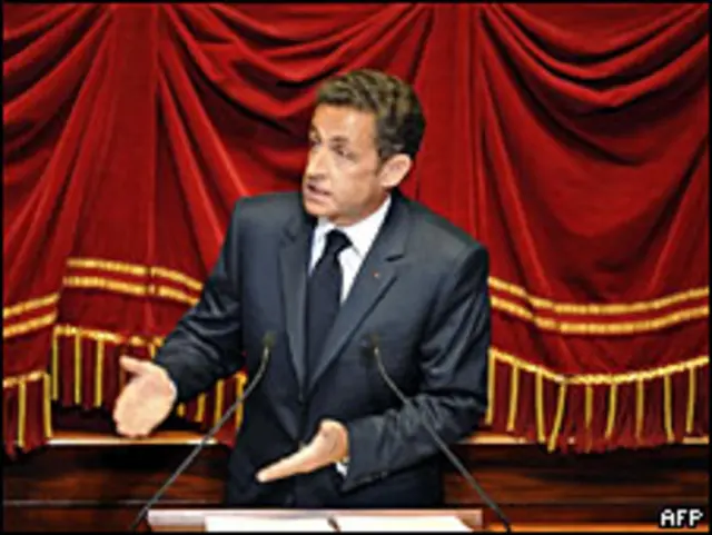 Николя Саркози произносит речь перед парламентариями