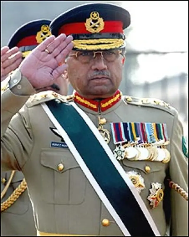 पूर्व सेना प्रमुख परवेज मुशर्रफ ने ही 1999 में शरीफ का तख्तापलट किया था 