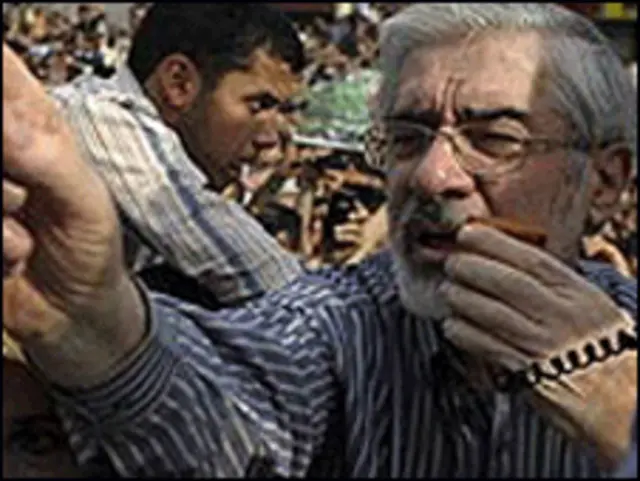 Ông Mir Hossein Mousavi khi còn được gặp người biểu tình