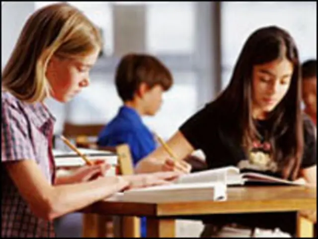 अंग्रेज़ी सीखते बच्चे