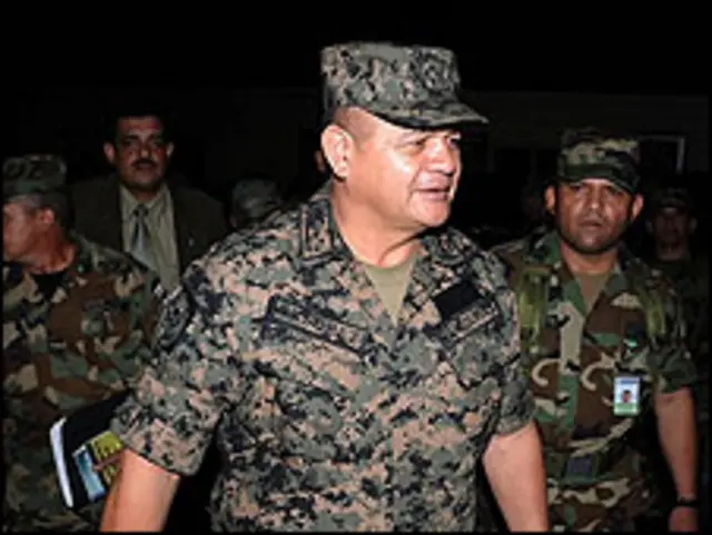 El general de las FF AA, Romero Vásquez Velásquez. Cortesía del diario La Prensa.