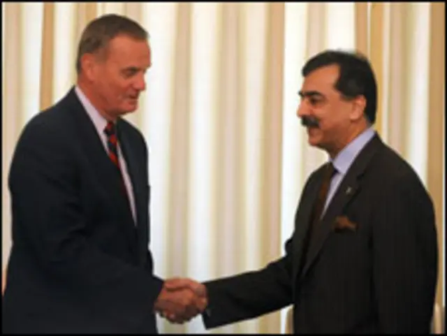 गीलानी और जोन्स