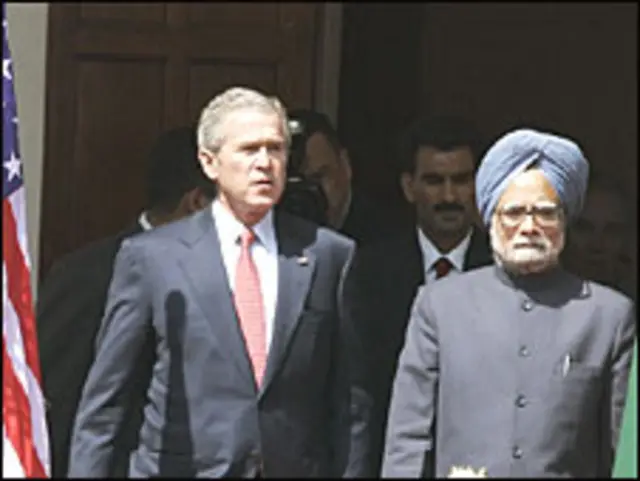 बुश और मनमोहन सिंह