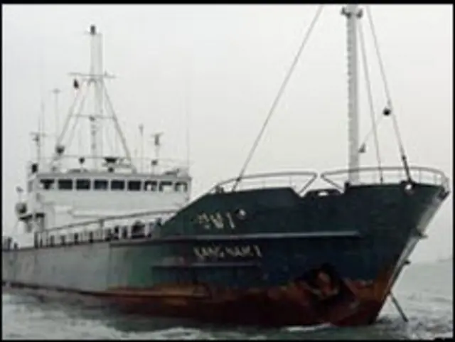 Tàu Kang Nam 1 của Bắc Hàn bị nghi có chở võ khí cho Miến Điện đã quay đi hướng khác