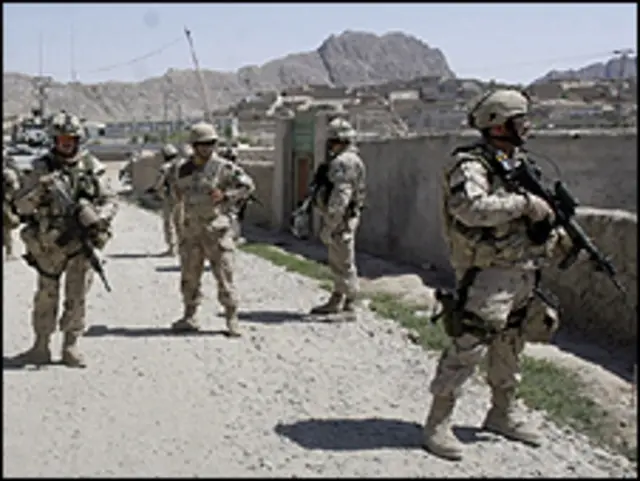 ايساف سرتېري په افغانستان کې