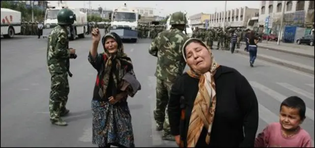 Phụ nữ Uighur tại Tân Cương