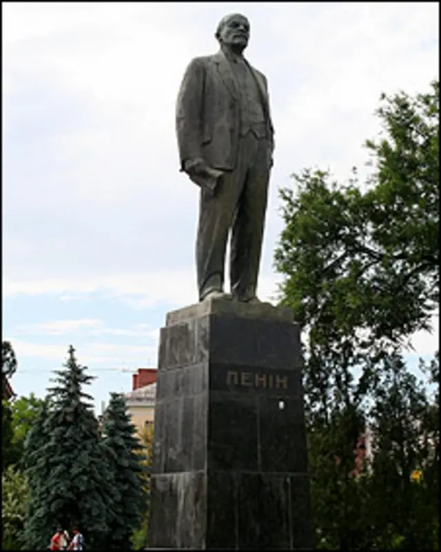 Памятник Ленину в Полтаве