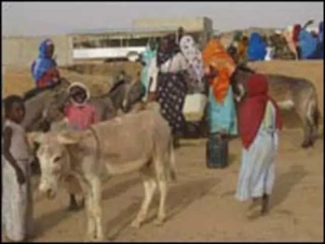 تعبئة المياه في مخيم ايريديمي