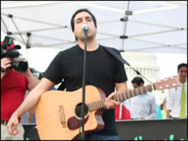 آرش سبحانی، خواننده گروه کیوسک