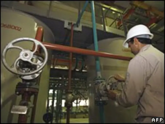 Công nhân tại nhà máy nguyên tử Bushehr