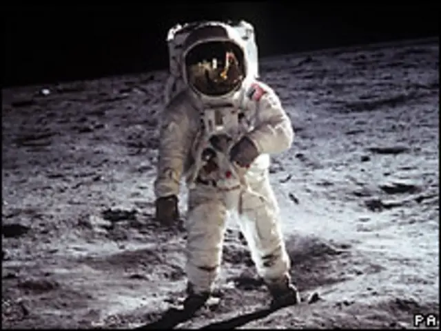 Астронавт на Луне