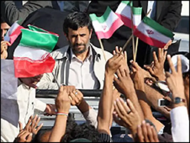 حدود یک هفته از عمر دوره اول ریاست جمهوری محمود احمدی نژاد باقی مانده است