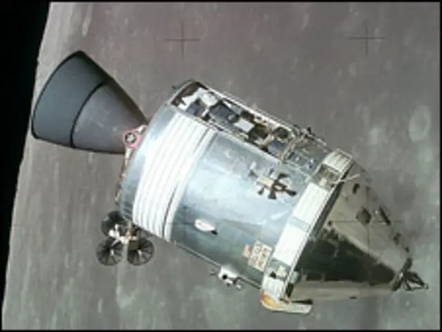 "Аполлон-11" на лунной орбите