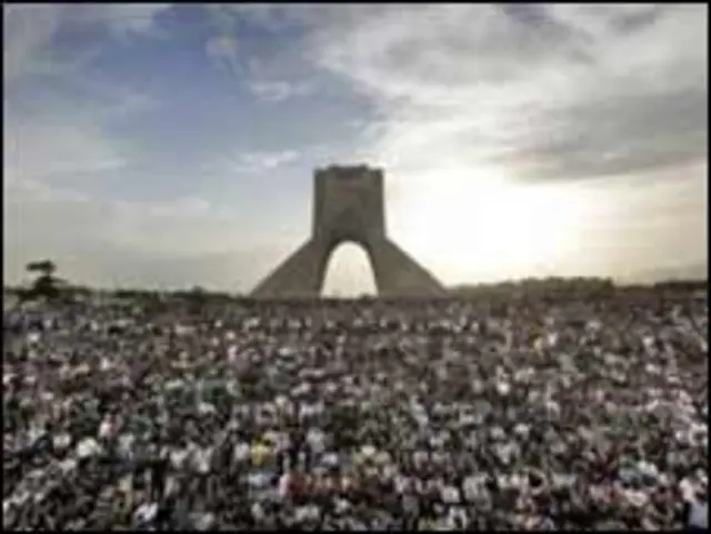 میدان آزادی تهران، در هفته های اخیر صحنه حضور معترضان ایرانی بوده است