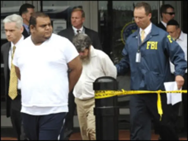 کارروائی میں ایف بی آئی کے تین سو سے زائد اہلکاروں نے حصہ لیا۔