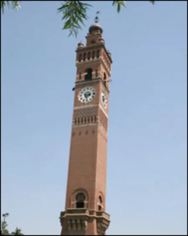 خواتین کا کہنا ہے کہ عورتوں کو اس سے پہلے بہت دیر ہو جائے باہر آنا چاہیے