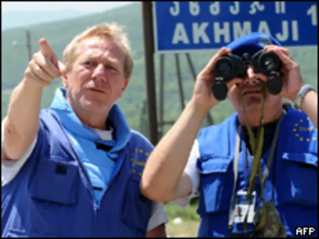 Observadores da União Europeia na região da Ossétia do Sul (AFP, 29 de julho)
